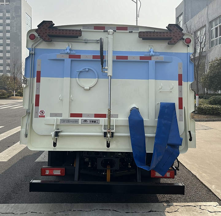 宇通牌YTZ5081TSLD0BEV纯电动扫路车公告图片
