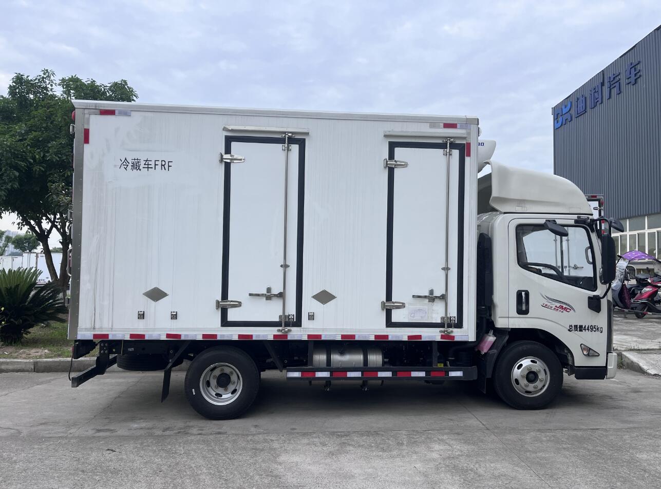 中壹迪牌DKV5040XLCJX6EF冷藏车公告图片
