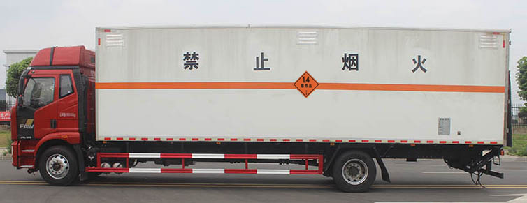 爆破器材运输车图片
