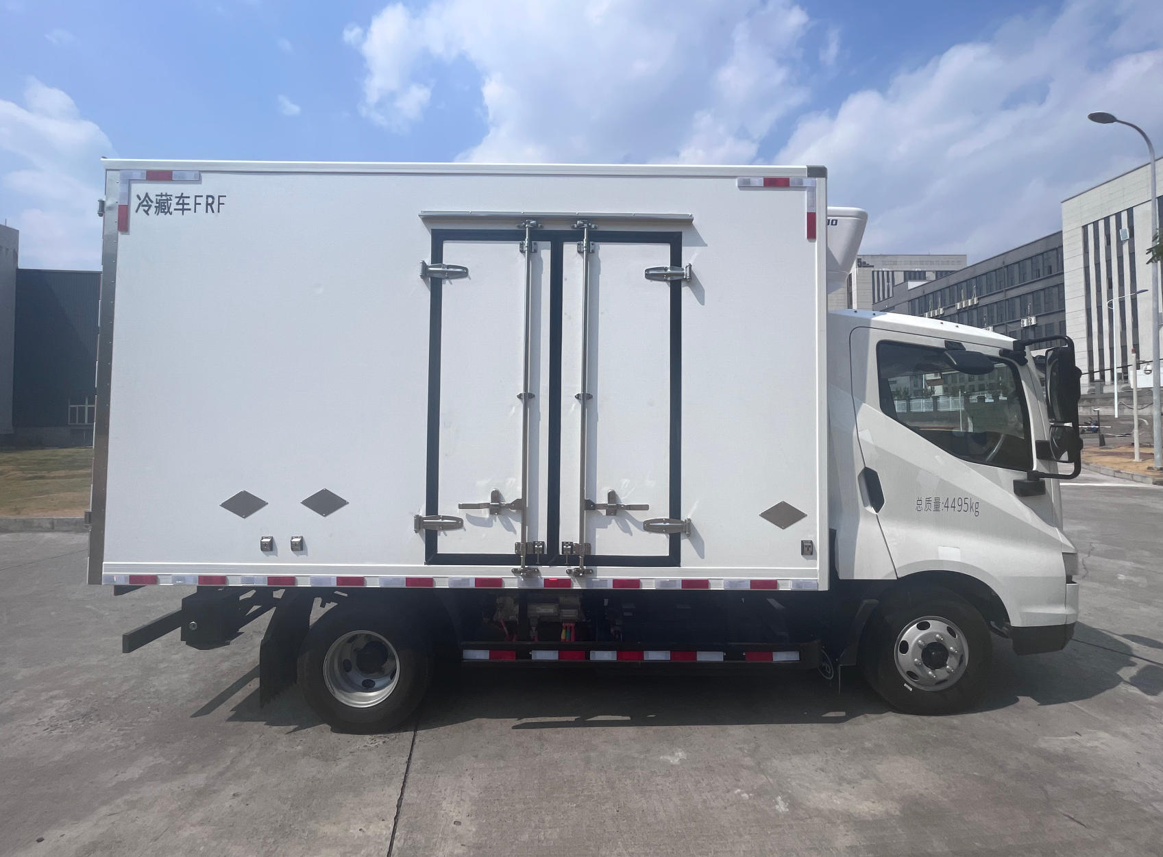 中壹迪牌DKV5040XLCBEV3C纯电动冷藏车公告图片