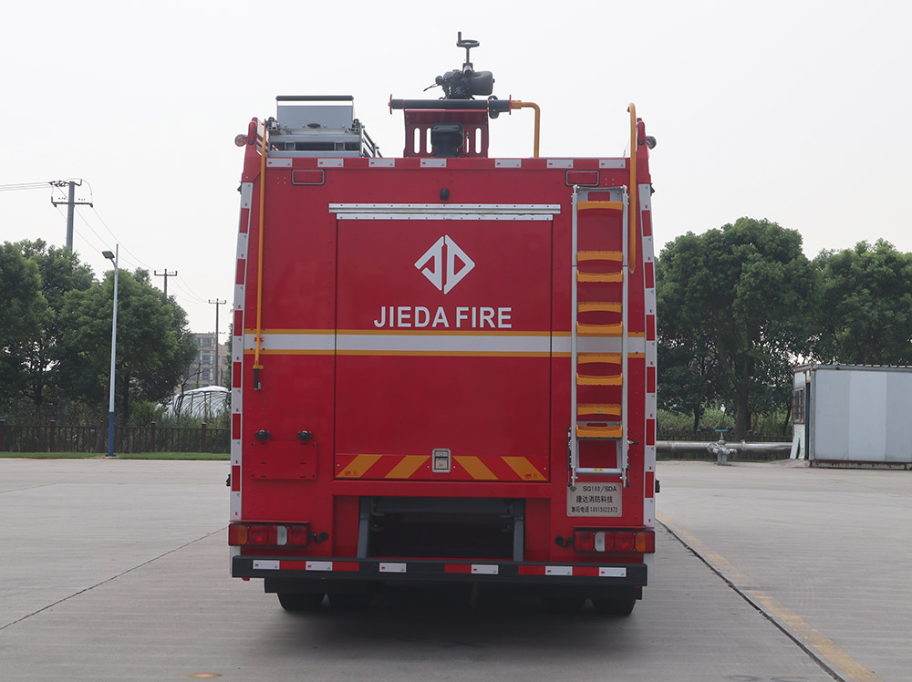 捷达消防牌SJD5381GXFSG180/SDA水罐消防车公告图片