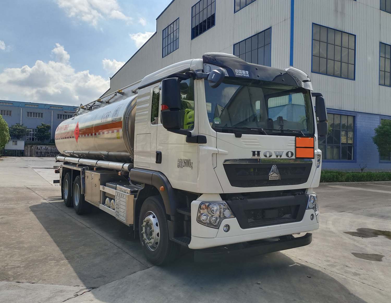 齐星牌QXC5267GRYZ6B易燃液体罐式运输车