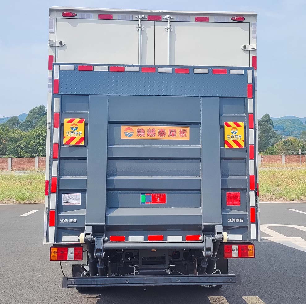 江鈴牌JX5040XXYTSGC26廂式運(yùn)輸車公告圖片