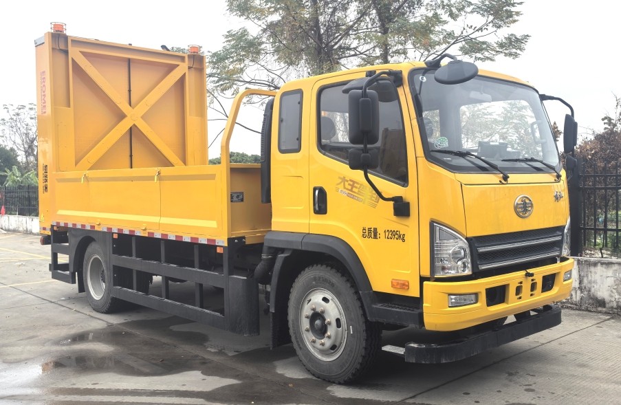 路仕盾牌YLM5126TFZ防撞缓冲车公告图片