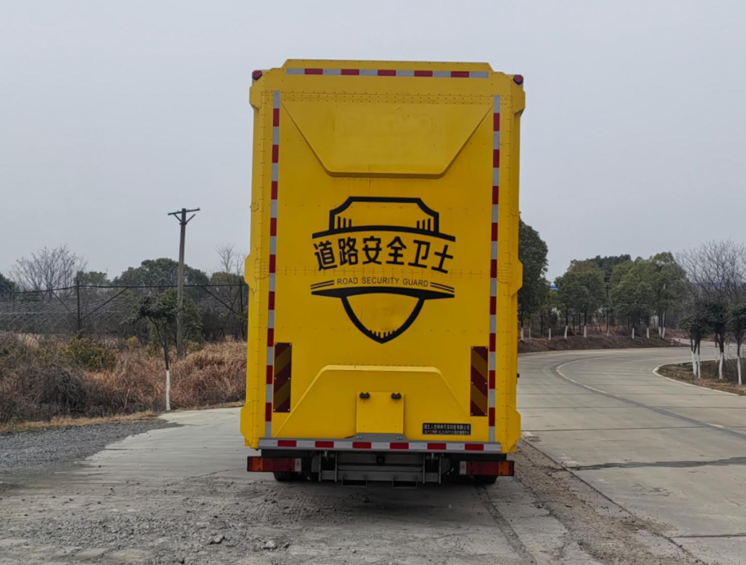 猛卡士特牌XCL5140TFZSJ防撞缓冲车公告图片