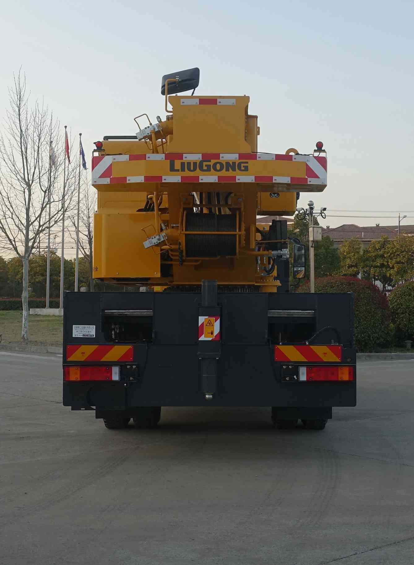 柳工牌CLG5180JQZ16汽车起重机公告图片