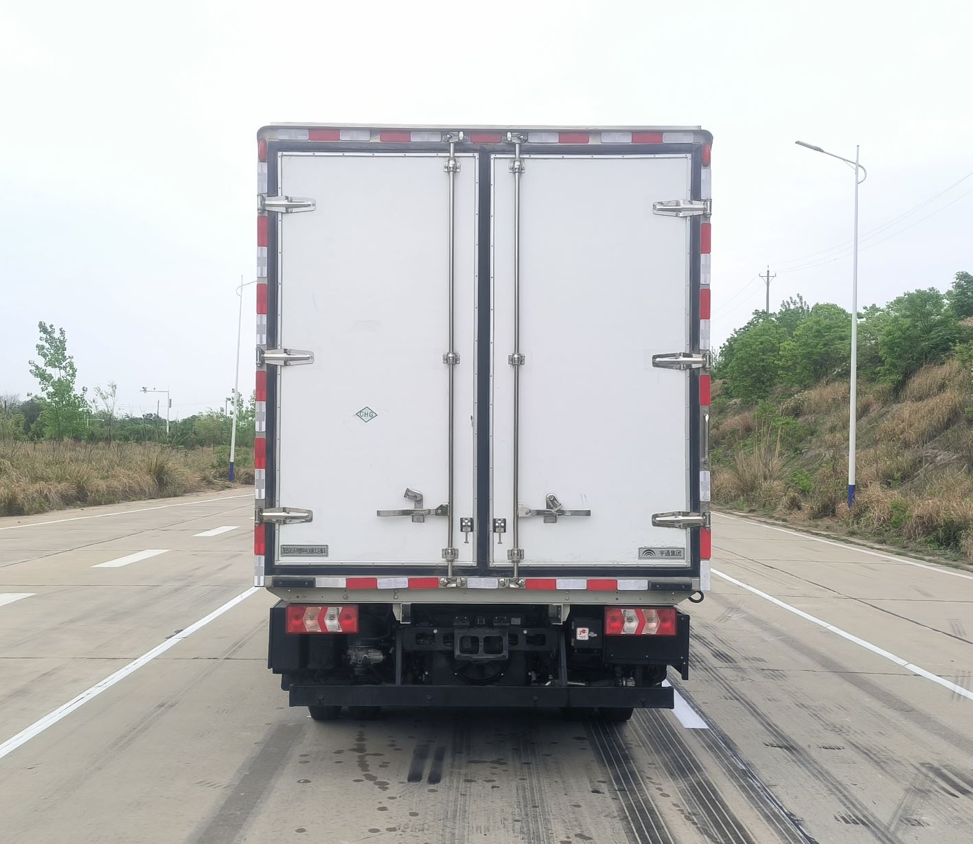 宇通牌ZKH5045XLCFCEV3燃料電池冷藏車(chē)公告圖片