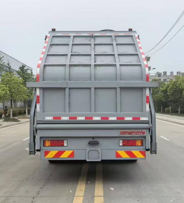 压缩式垃圾车图片