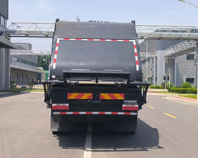 中植汽车牌CDL5183ZYSDFBEV纯电动压缩式垃圾车公告图片