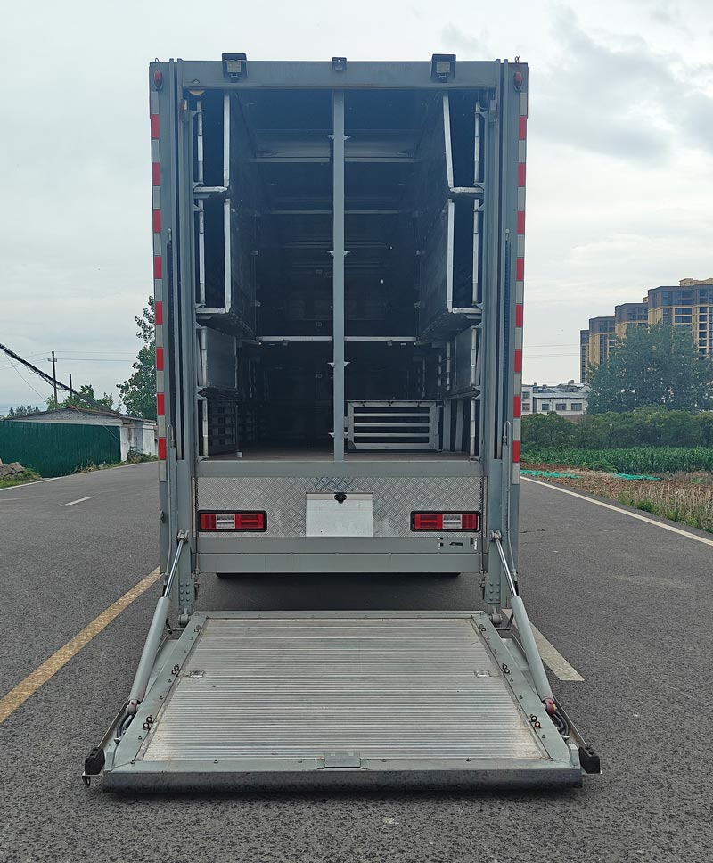 布隆牌LLL5250CCQB6畜禽运输车公告图片