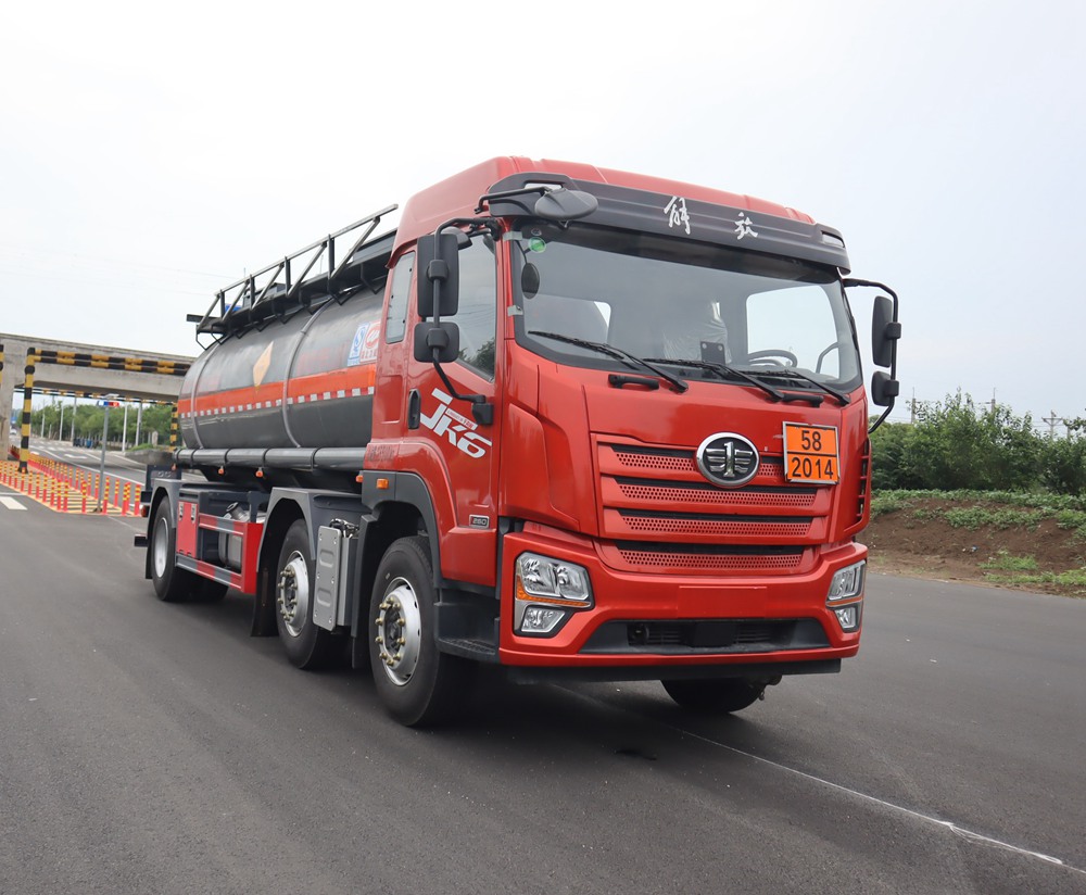 中汽力威牌HLW5261GYWCA6氧化性物品罐式运输车