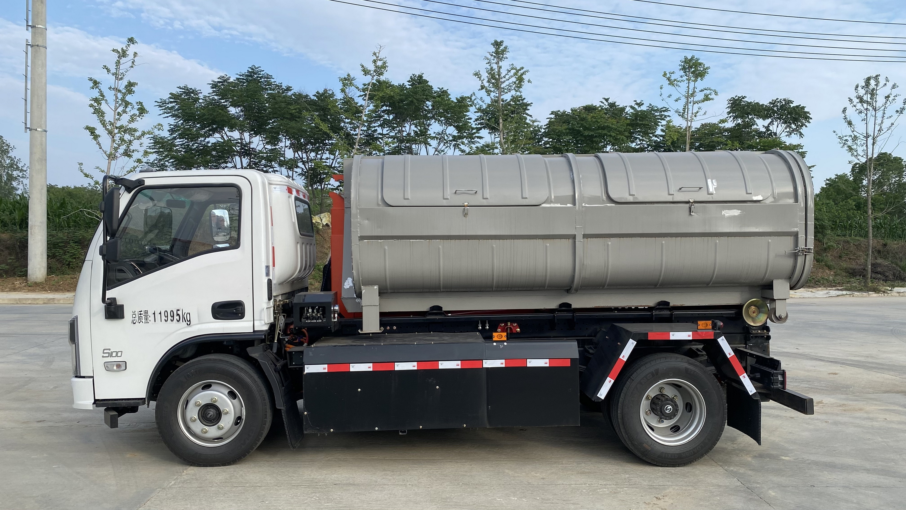 力海通牌HLH5120ZXXSXBEV纯电动车厢可卸式垃圾车公告图片
