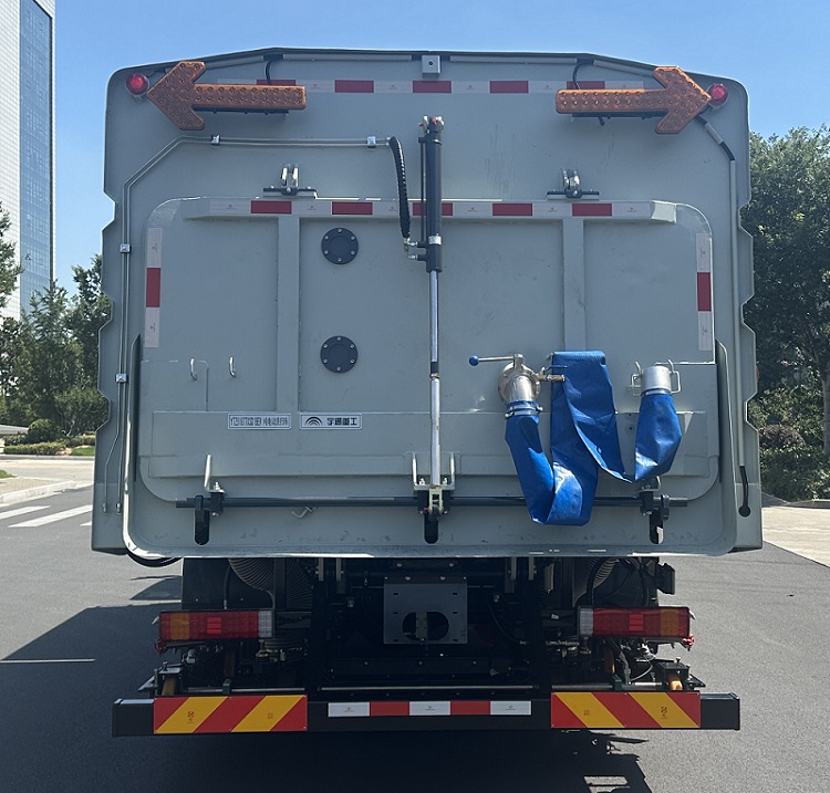 宇通牌YTZ5187TXSD1BEV纯电动洗扫车公告图片
