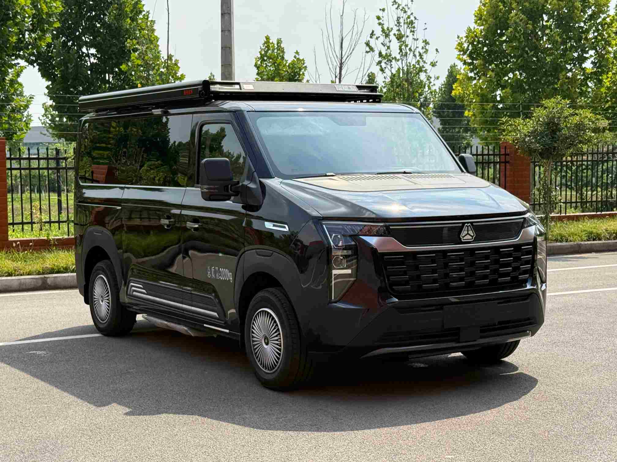 纤豪牌YZP5041TSYB1宿营车