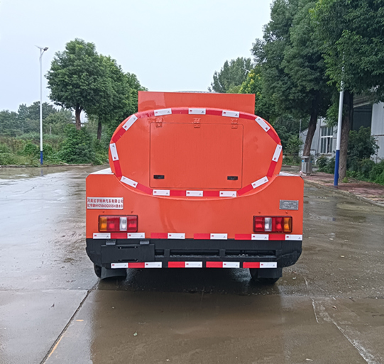洒水车图片