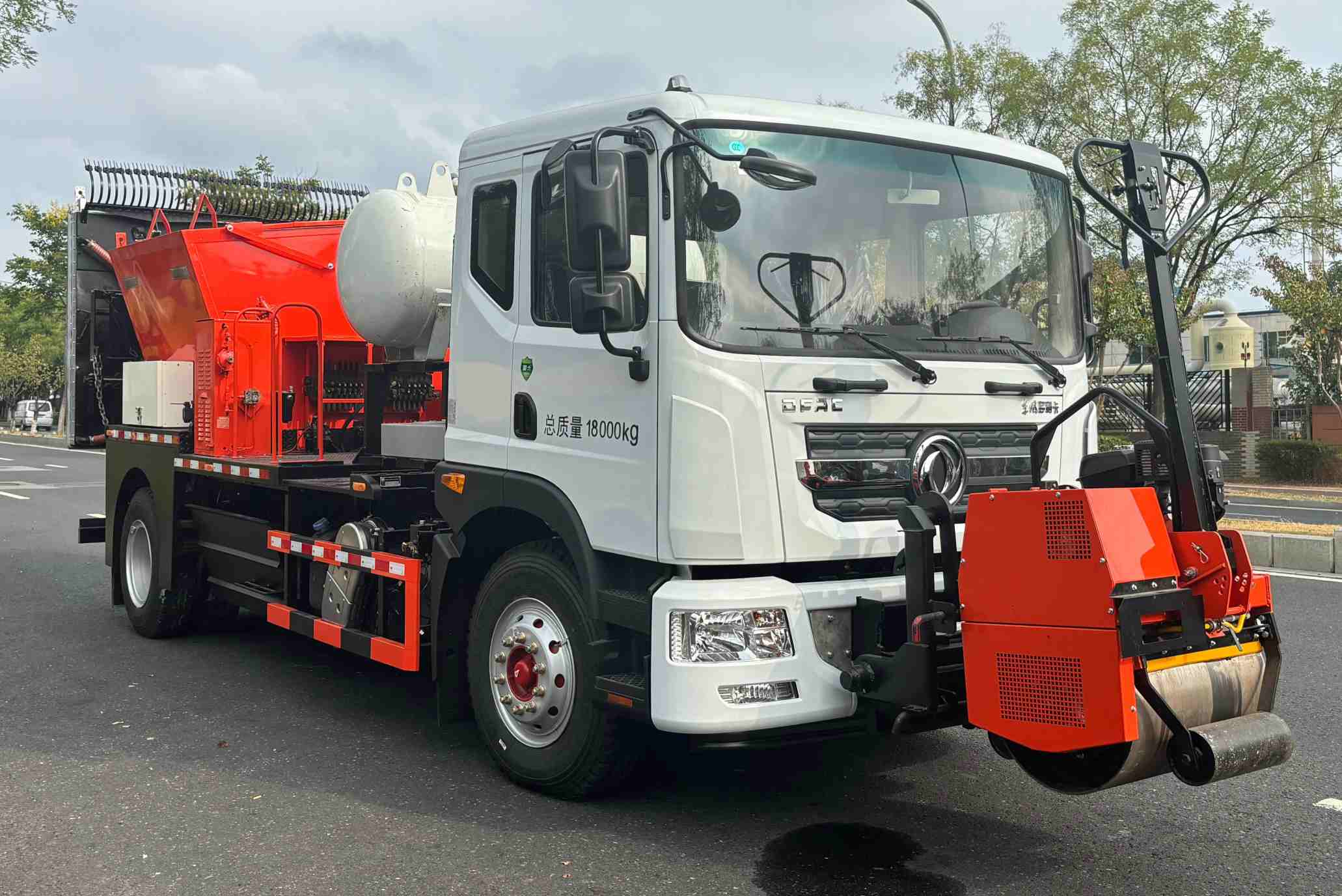 FTT5181TXBPM4F型沥青路面热再生修补车图片