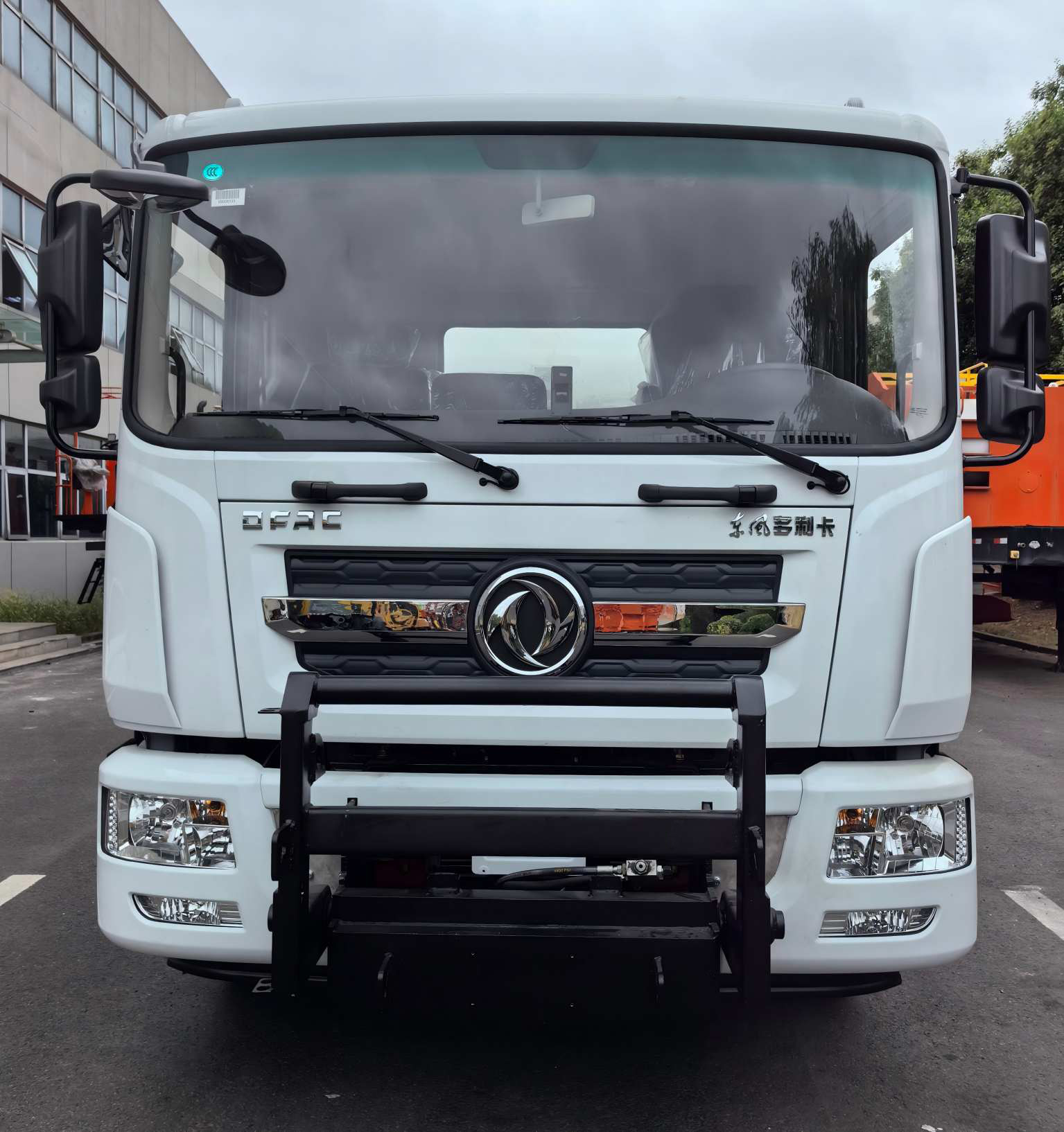英达牌FTT5181TXBPM4F沥青路面热再生修补车公告图片
