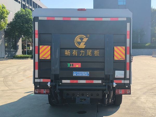 程力威牌CLW5030XTYBEVAZW纯电动密闭式桶装垃圾车公告图片