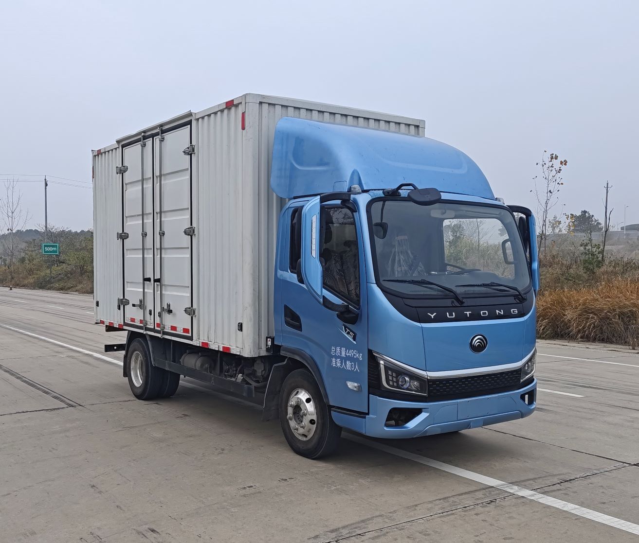 宇通牌ZKH5045XXYBEVB2561纯电动厢式货车