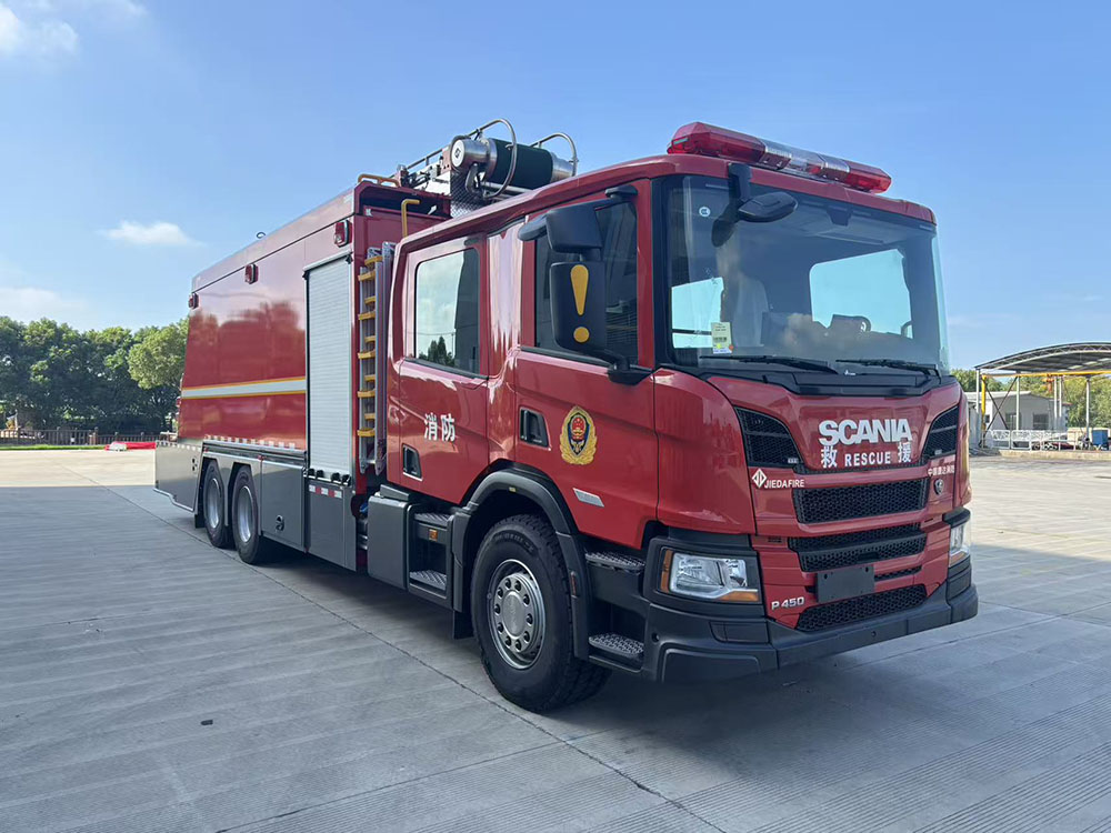 SJD5300TXFBP300/DXSKA型泵浦消防车图片