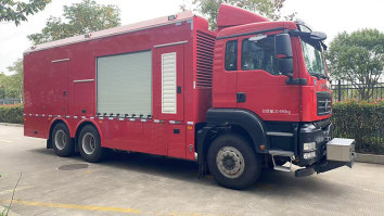 大流量排水抢险车
