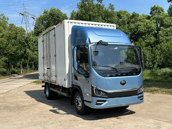 宇通牌ZKH5045XXYBEVA254纯电动厢式货车