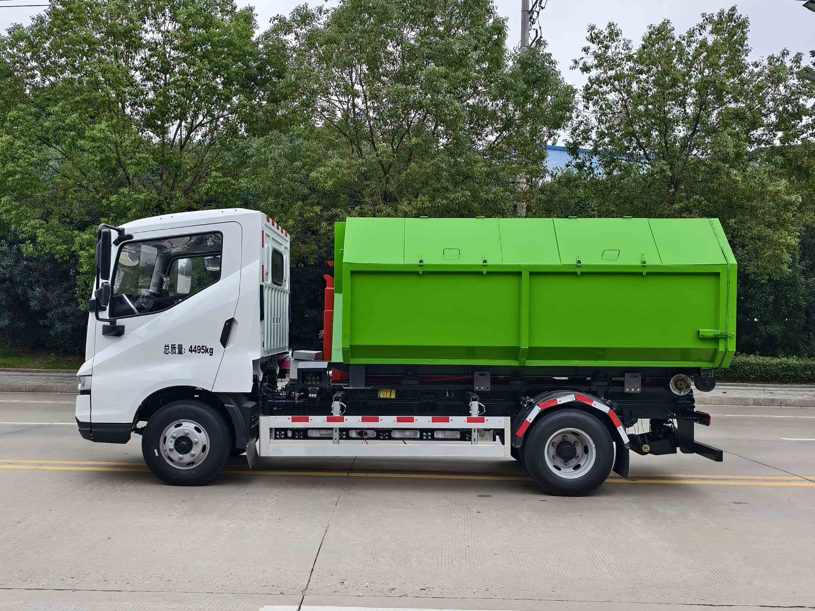 富岩汽车牌HWL5041ZXXBEV纯电动车厢可卸式垃圾车公告图片