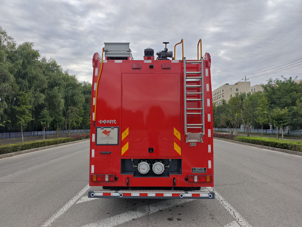 中卓时代牌ZXF5382GXFPM180/ST6泡沫消防车公告图片