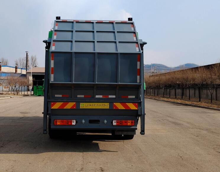 鑫華馳牌THD5188ZYSC6壓縮式垃圾車公告圖片