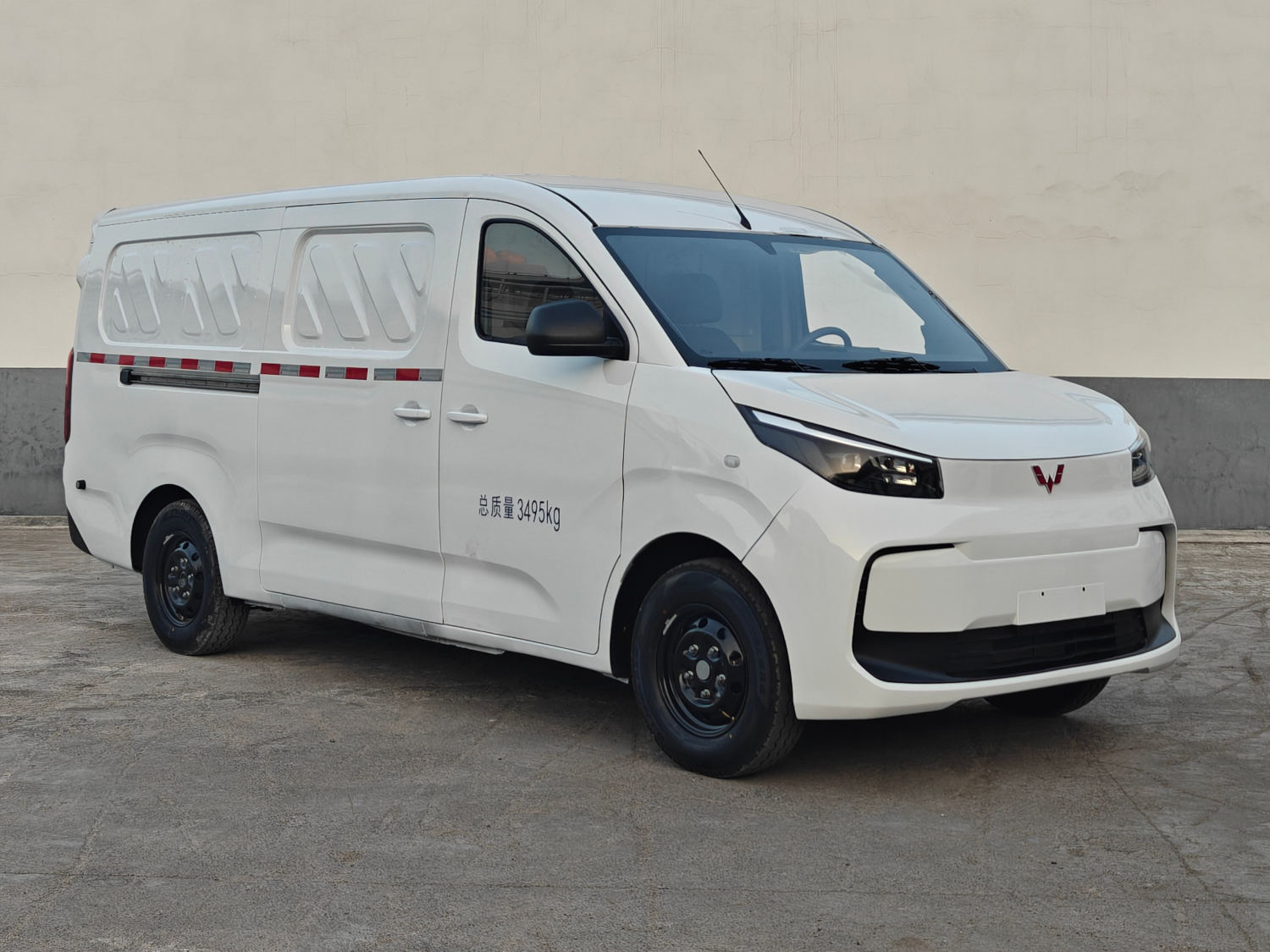 LZW5034XXYBEVA1型纯电动厢式货车图片