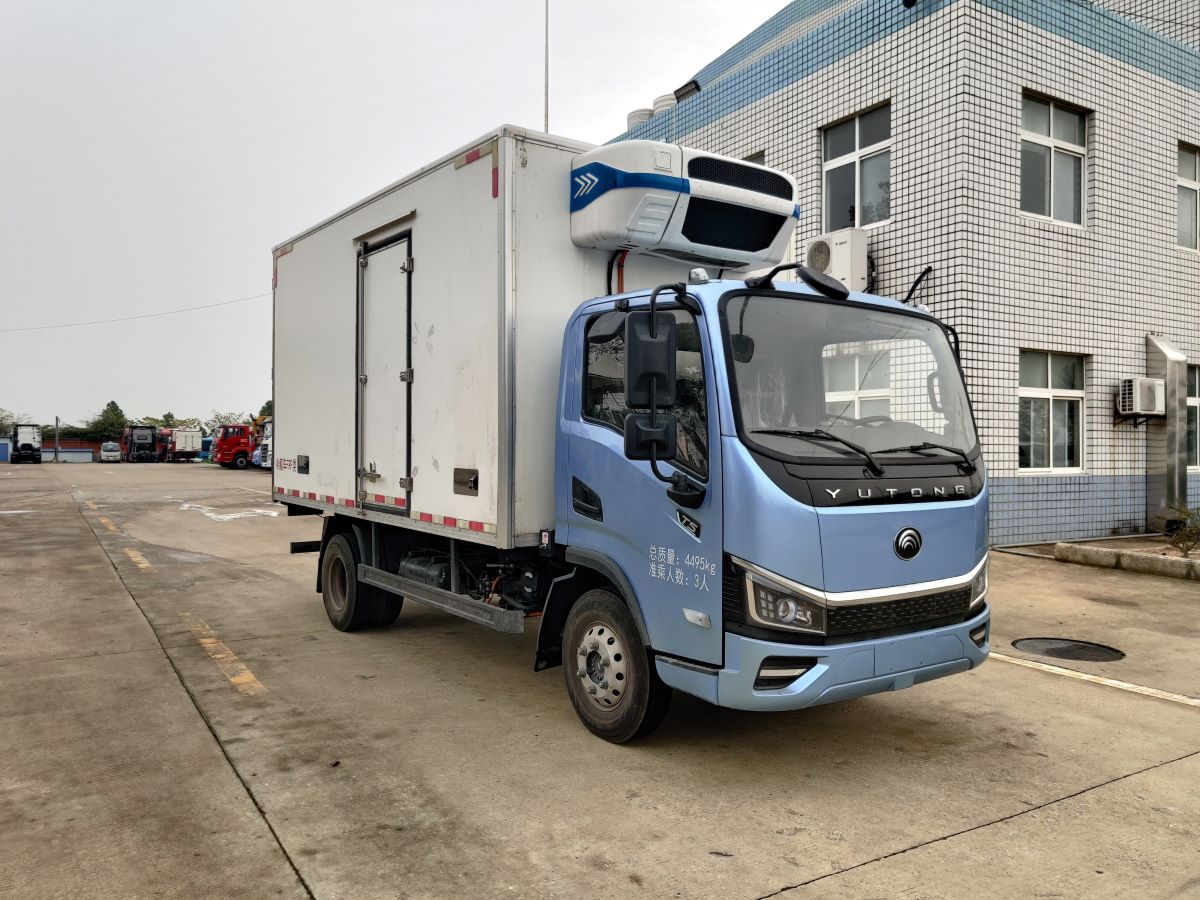 宇通牌ZKH5045XLCBEVB2561纯电动冷藏车