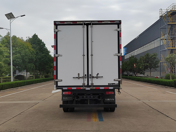 飞碟牌FD5044XLCW63BEV-1纯电动冷藏车公告图片