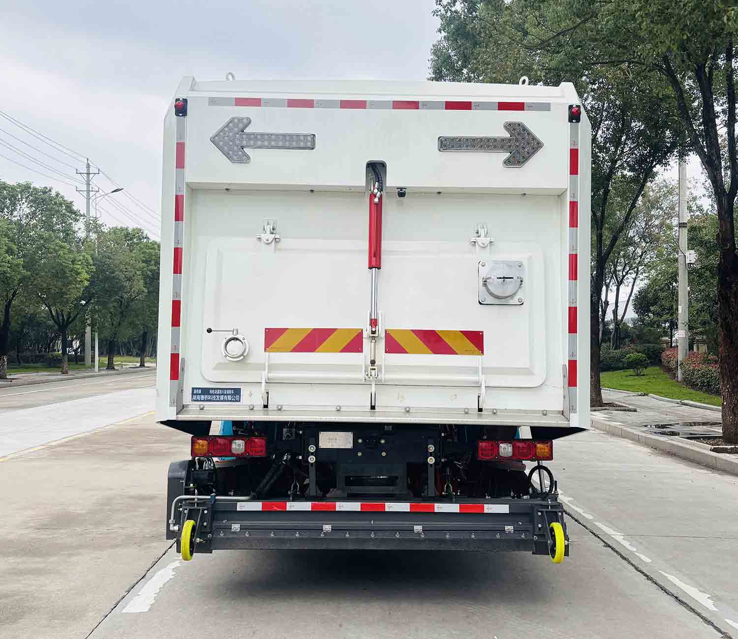 瑭桥牌TQH5180TWQSXBEV纯电动道路污染清除车公告图片