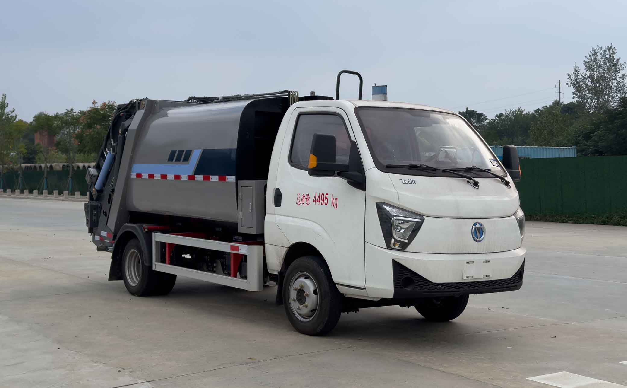 凯力风牌KLF5047ZYSBEV纯电动压缩式垃圾车