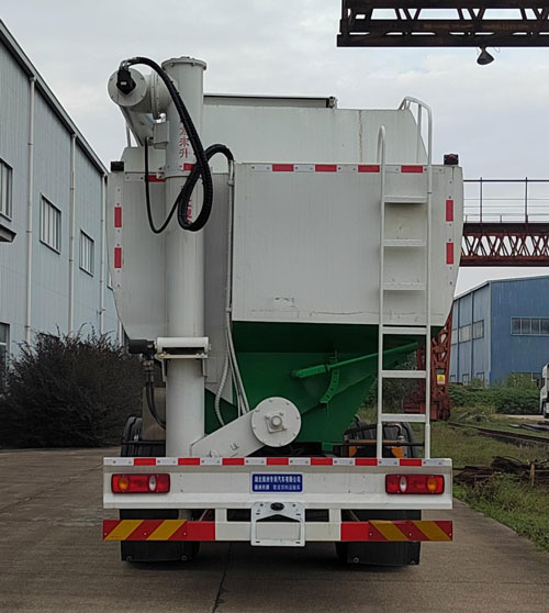 绿洲兴牌LVZ5253ZSLDFV6散装饲料运输车公告图片