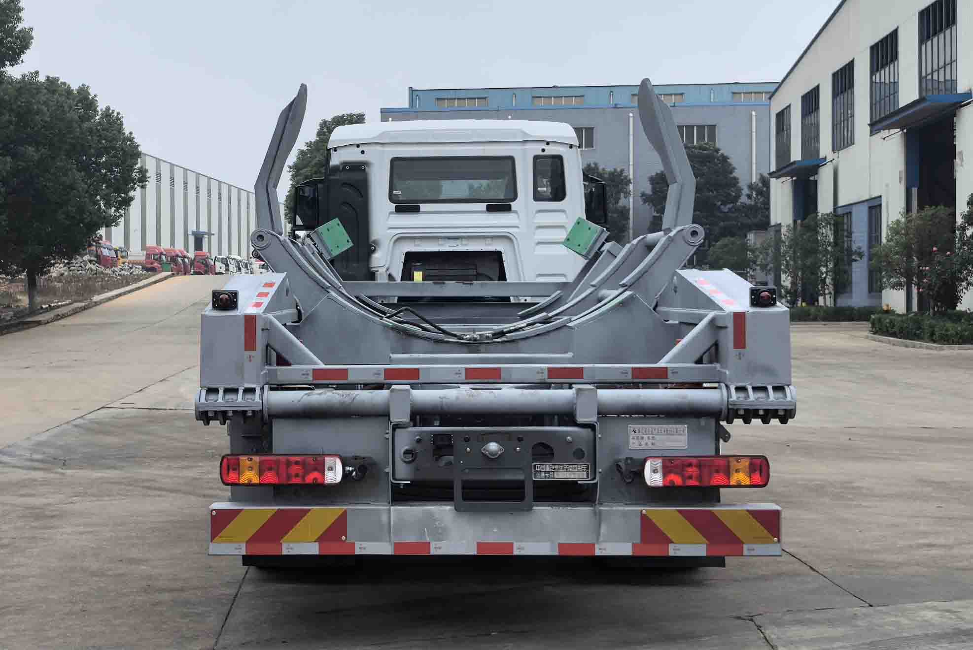 齊星牌QXC5186ZBGZ6背罐車(chē)公告圖片