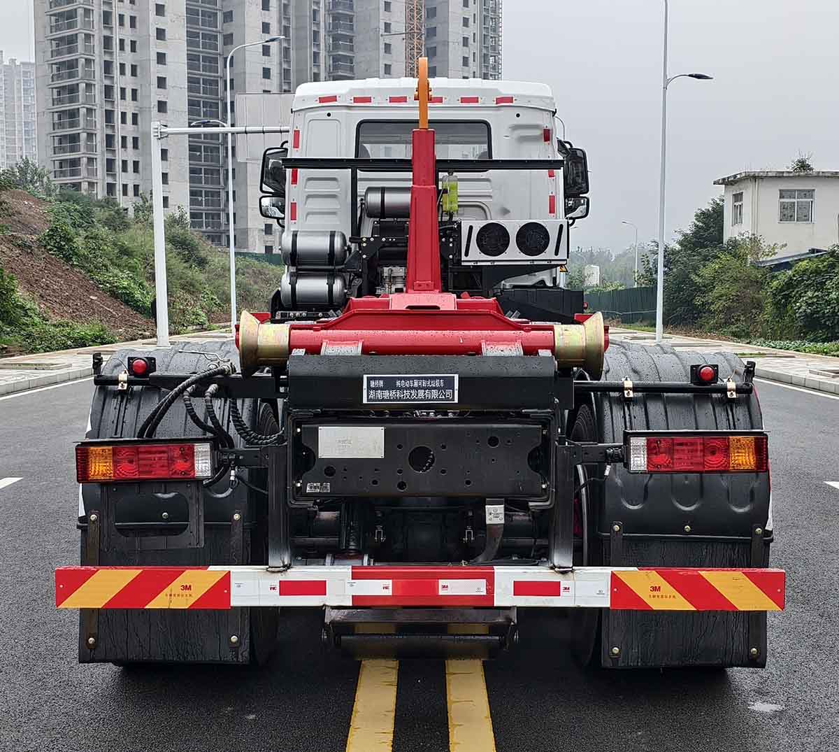 瑭桥牌TQH5250ZXXSXBEV纯电动车厢可卸式垃圾车公告图片