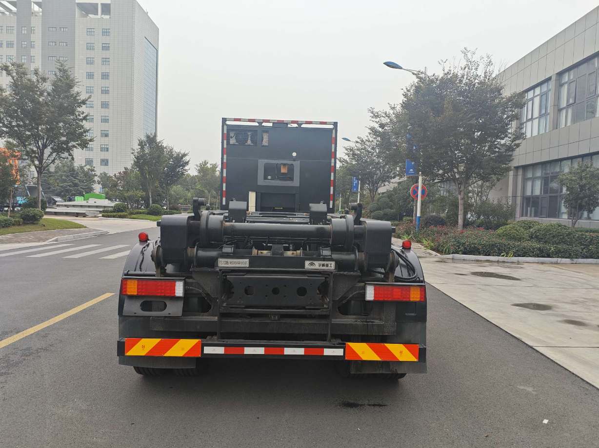 宇通牌YTZ5310ZXXD1BEV換電式純電動車廂可卸式垃圾車公告圖片