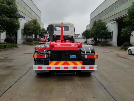 三聯(lián)牌YSY5255ZXXE6車廂可卸式垃圾車公告圖片