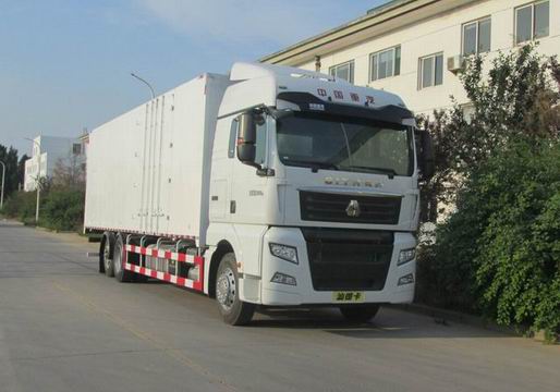 ZZ5256XXYV653HF1K 汕德卡牌厢式运输车图片