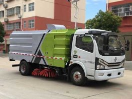 扫路车