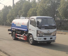 绿化喷洒车