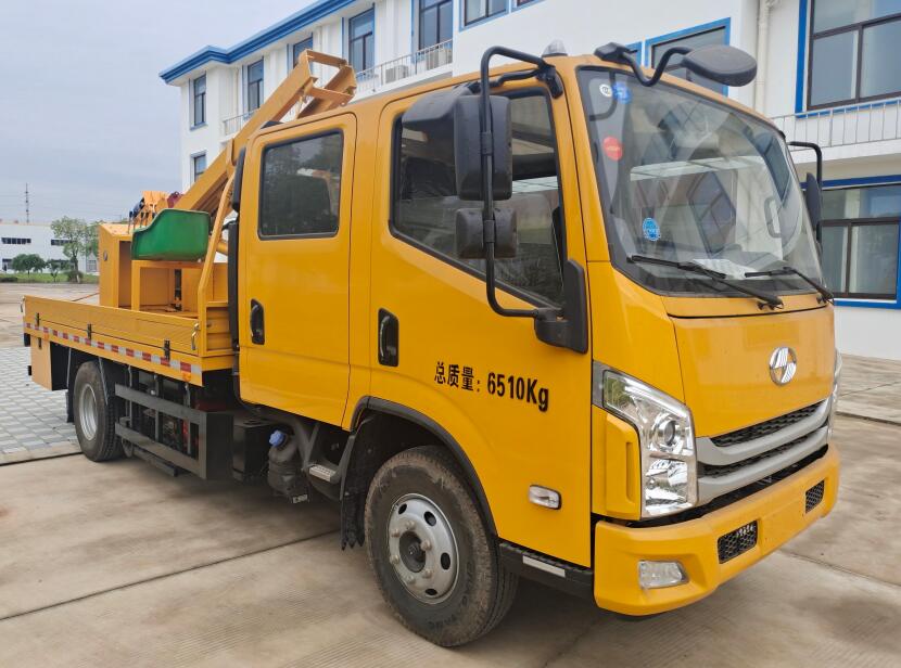 路鑫牌NJJ5071TQX6护栏抢修车公告图片