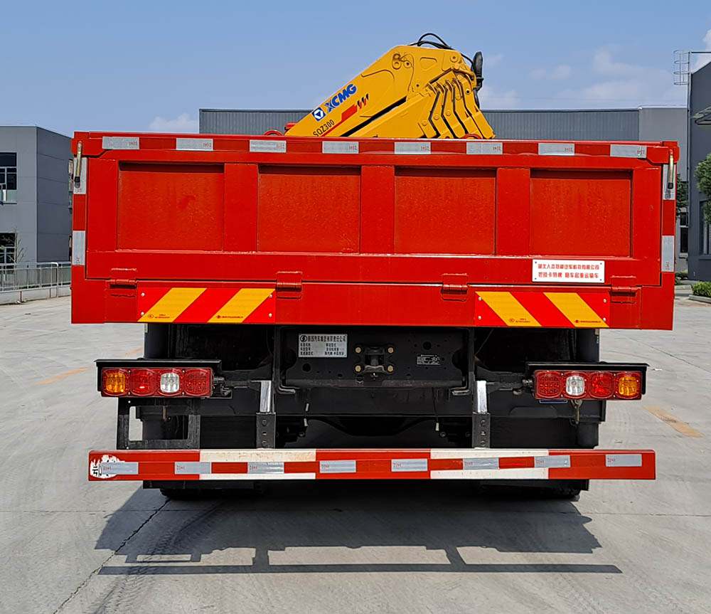 猛卡士特牌XCL5319JSQ隨車(chē)起重運(yùn)輸車(chē)公告圖片