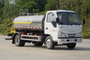 绿化喷洒车