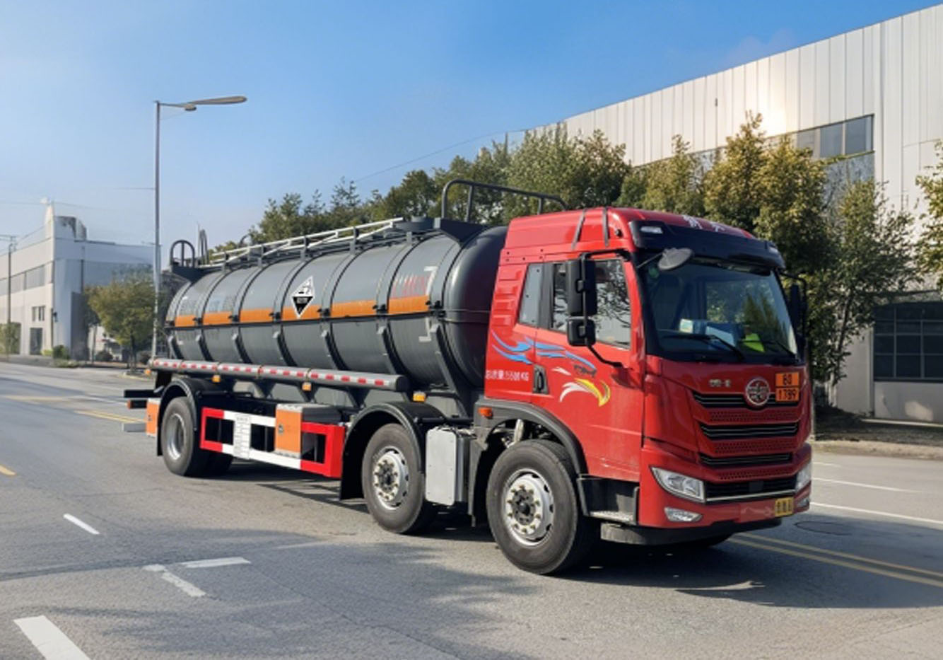 WXQ5262GFWC6腐蚀性物品罐式运输车