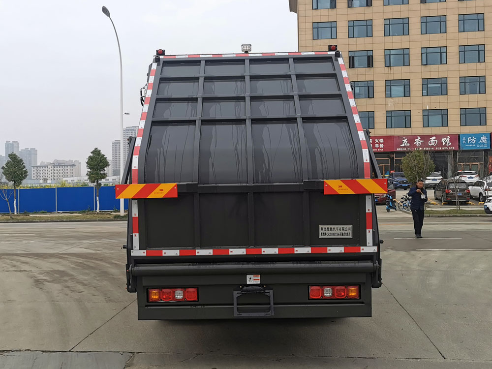 楚胜牌CSC5310ZYSS6压缩式垃圾车公告图片