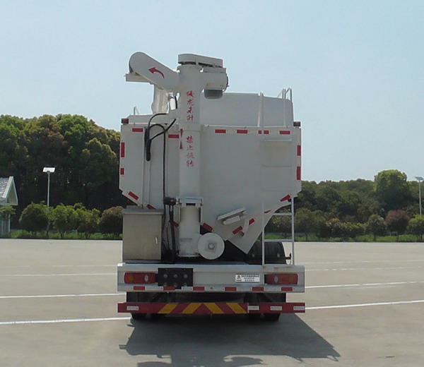 东风牌EQ5160ZSLL6D散装饲料运输车公告图片