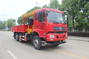 随车起重运输车