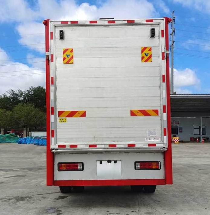 乘龍牌LZ5180CCQH5AC2畜禽運(yùn)輸車(chē)公告圖片